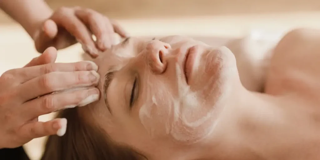 Why Deep Facial Cleaning Massage Is Necessary For Everyone 2 Deep Facial Cleaning