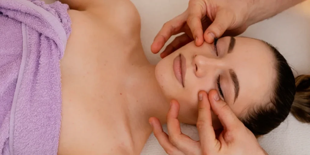 Benefits Of Lymphatic Drainage Face: Does It Work? 3 Benefits Of Lymphatic Drainage
