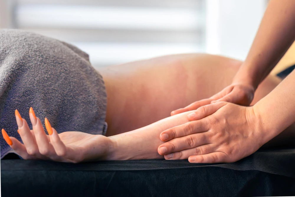 Full Body Massage Service 10 Warm Up Strokes