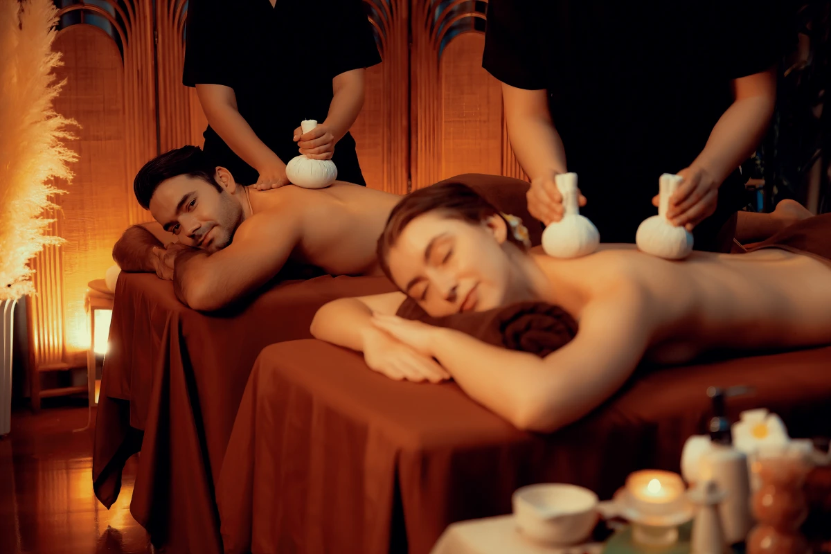 Spa Massage Body Treatment-With-Couple Customer Quiescent